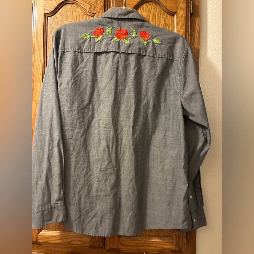 Howler Brothers Gray Skull & Begonias Embroidered Shirt - Picture 2 of 7